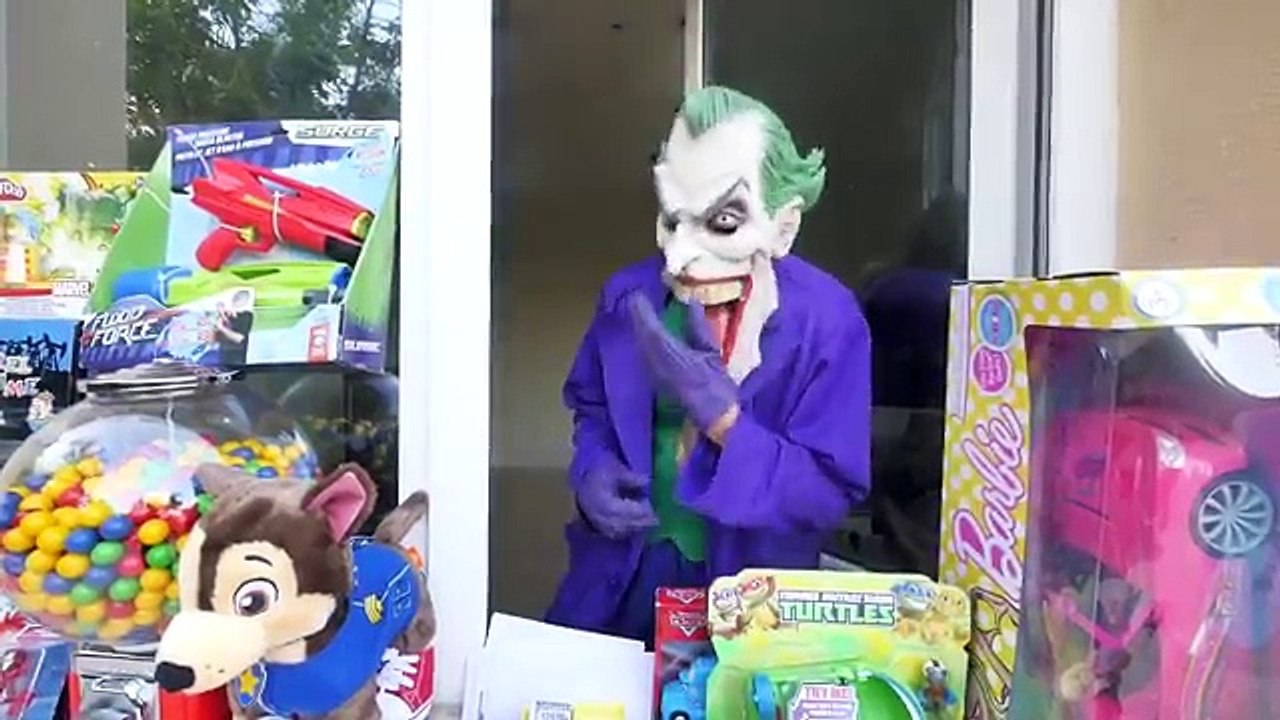 RECKLESS JOKER Crushes Lightning Mcqueen CARS 3 Under Car Accident w/ Spiderman Hulk Toys For Kids