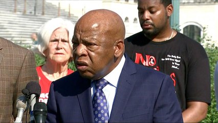 Trump's row with NFL players intensifies