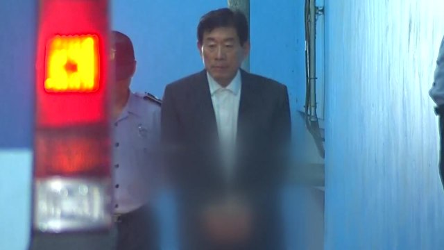 원세훈 내일 소환...노 前 대통령 표적 비방 의혹 / YTN