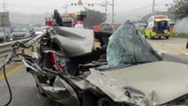 승용차가 서 있던 화물차 추돌...일가족 사상 / YTN