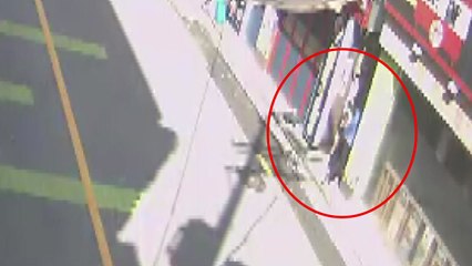 염산·흉기로 무장한 데이트 폭력男, 시민들이 제압 / YTN