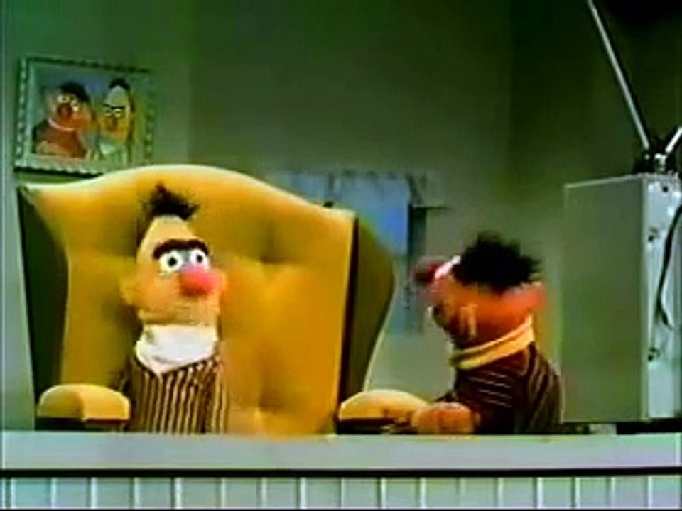 Rua Sésamo ( Série 2 ) Egas e Becas - A Televisão