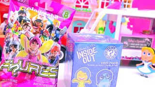 Surprise Blind Bags Eat Burgers at Fast Food Trucks with Playmobil + Queen Elsa
