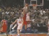 Nate Robinson Blocks Yao Ming (11.20.2006)