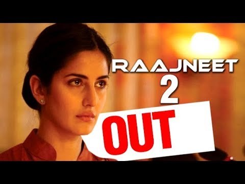 Жағажайда өте әдемі жалаңаш әйелдер