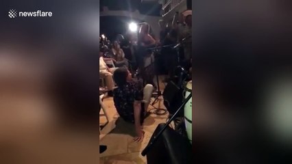 Jim Carrey sings Fleetwood Mac in Hawaii