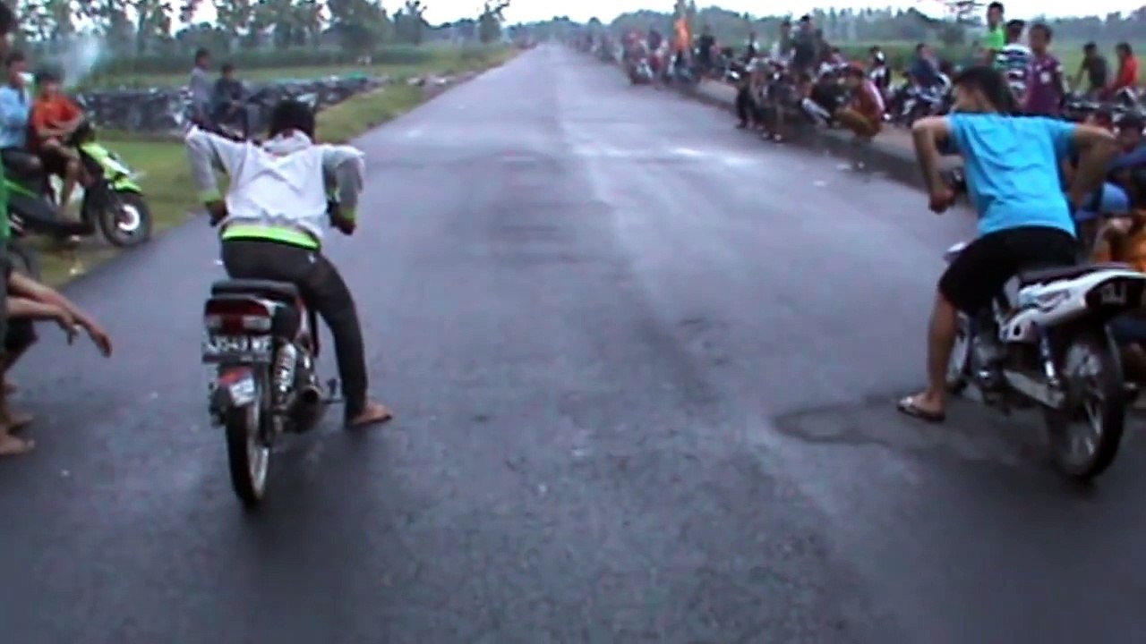 Balap Liar Yamaha Vega VS Yamaha Crypton