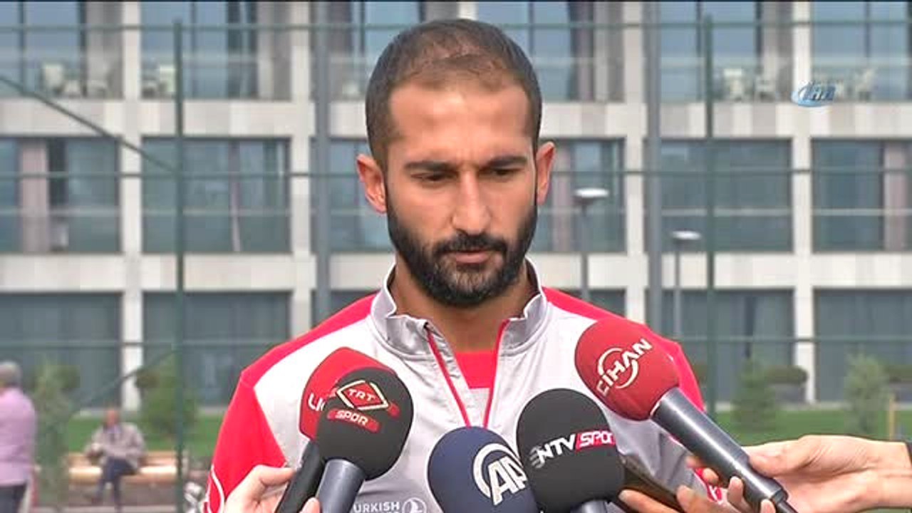 Başakşehir'in Milli Kalecisi Volkan Babacan'a Fenerbahçe ile Oynanan Maç Sırasında Su Şişesi...