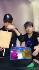 Un magicien se fait troller tous ses tours par son pote