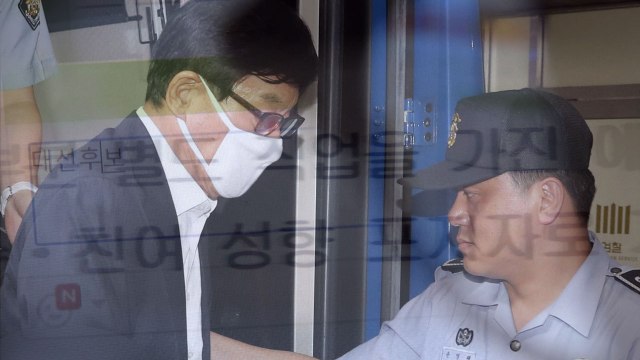 국정원 비위 '몸통' 원세훈 소환...피디수첩 제작진도 조사 / YTN