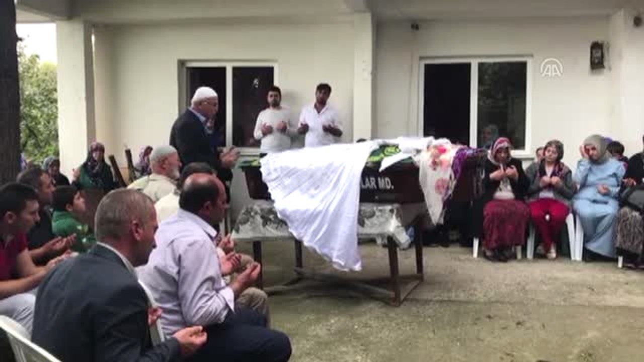 Trafik Kazasında Hayatını Kaybeden Aybüke Kulaksız'ın Cenazesi, Toprağa Verildi - Zonguldak