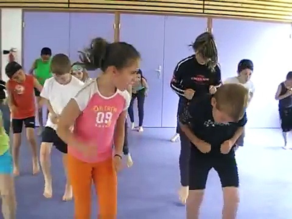 16 Gym Tonic (danse de toute la classe) - 5 min 43 s.mpg
