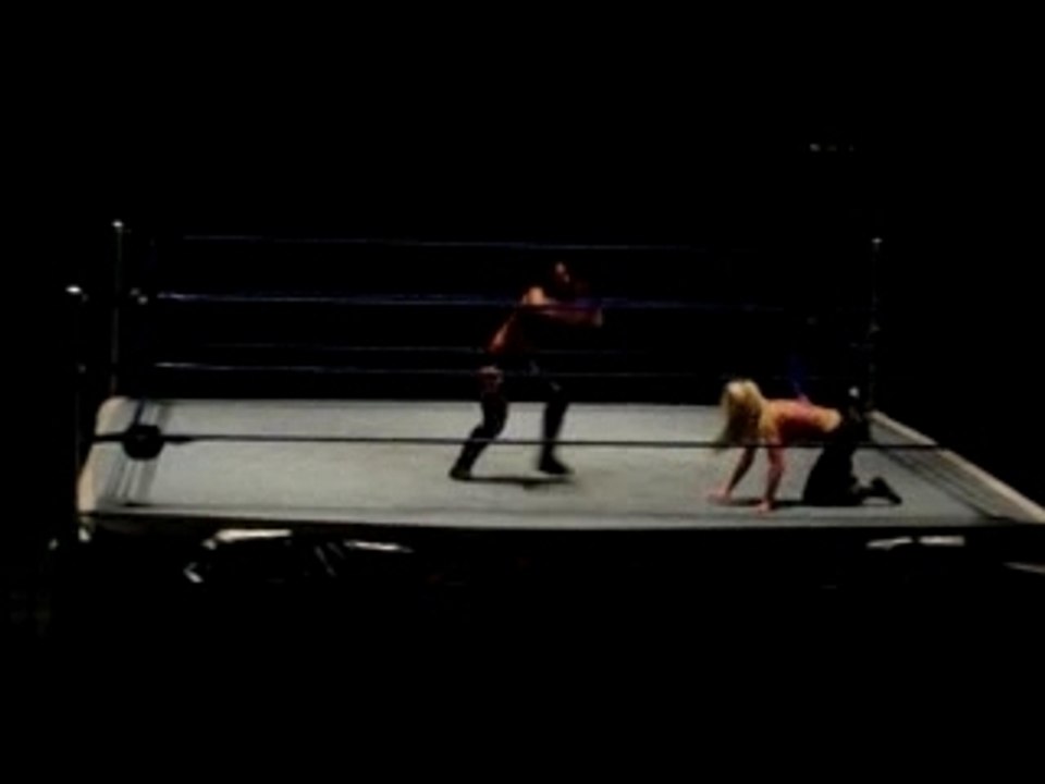 Torrie vs Victoria at House Show (November 4th 2007)