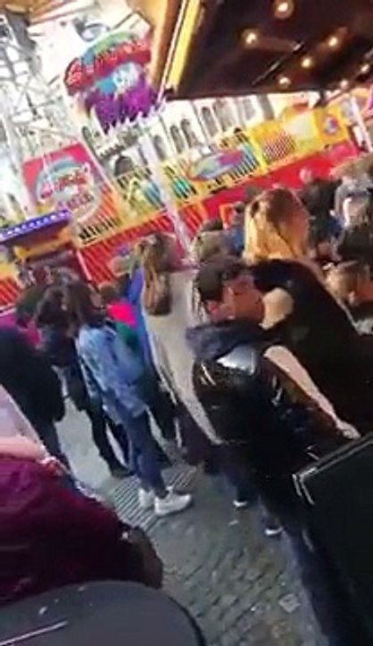 un pickpocket se fait filmer en train de voler une femme !