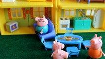 Pig George e Peppa Pig Ganham Presentes no Dia das Crianças