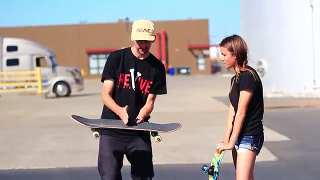 GIRL LEARNS HER FIRST SKATEBOARD TRICKS | EP 3 OLLIE FIRST STEPS