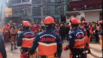 Les Sauveteurs Japonais acclamés à Mexico suite au tremblement de terre !