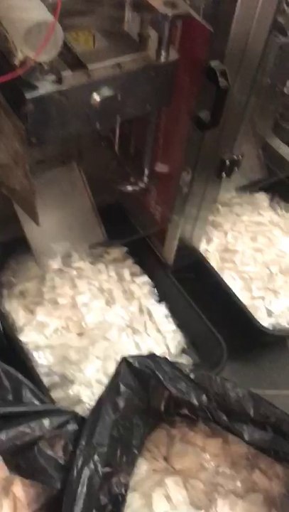 Machine à faire des sachets de Cocaïne en colombie !! Narcos en vrai !