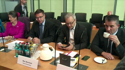 Extrema-direita alemã registra novas deserções