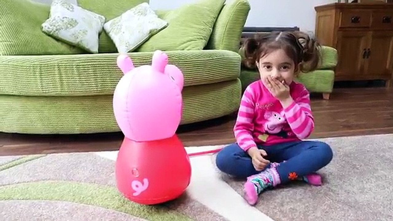 Hide and Seek with Peppa Pig Giant Surprise Walking and Muddy Puddles