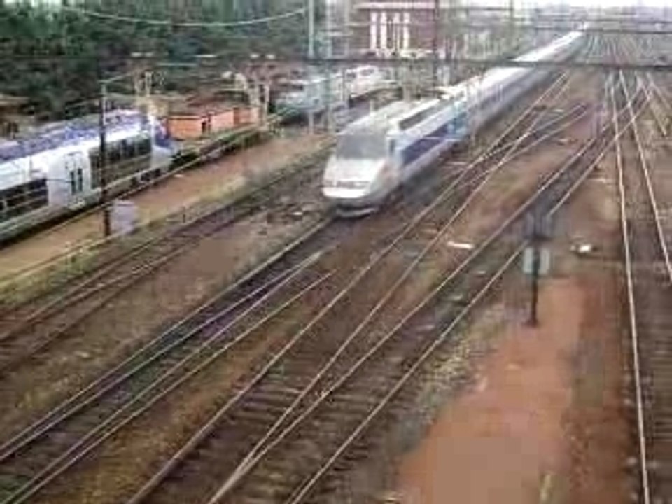 TGV LA ROCHELLE PARIS  a ST PIERRE DES CORPS , PARTIE2