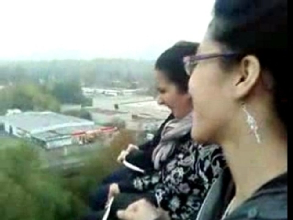 Hoi-Kan, Sahra et moi à Walibi dans le Vertigo (02-11-07)