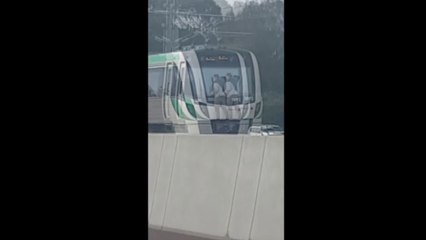 Australie : Un homme s’accroche à un train roulant à 100 km/h (Vidéo)