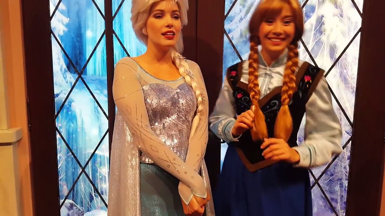 Anna & Elsas Frozen Wedding Advice @ Disneyland!