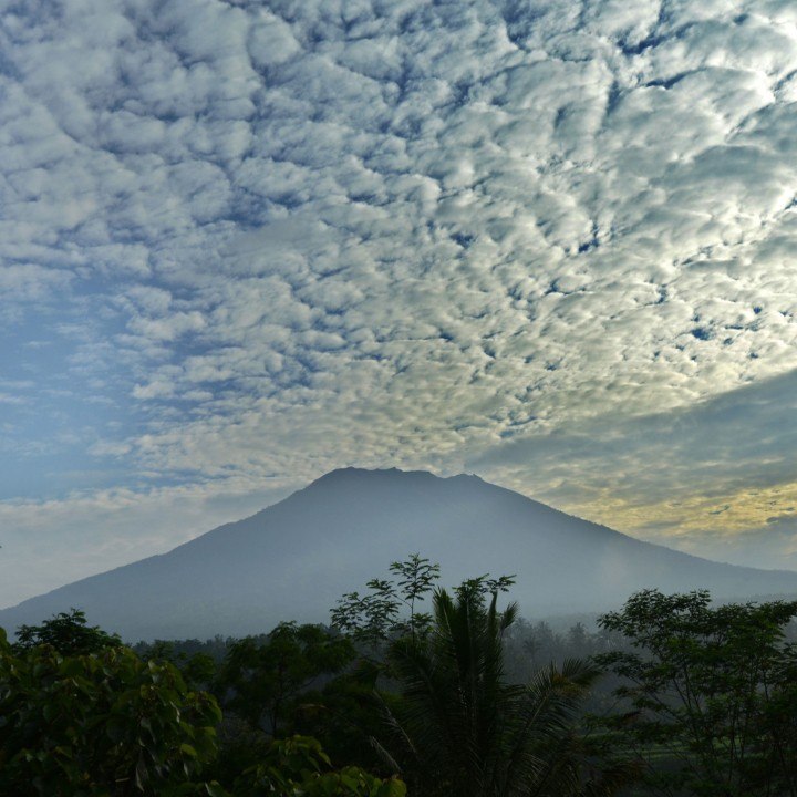 Volcan à Bali: plus de 75 000 évacués