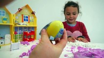 Peppa Pig Holiday House on the Kinetic Sand Beach with Surprise Eggs