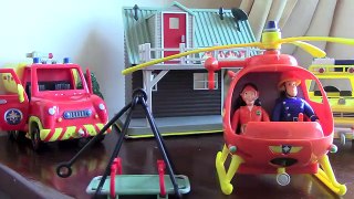 Et brûlant chiffres pompier hélicoptère maisons sommet jouets avec Sam playset ion
