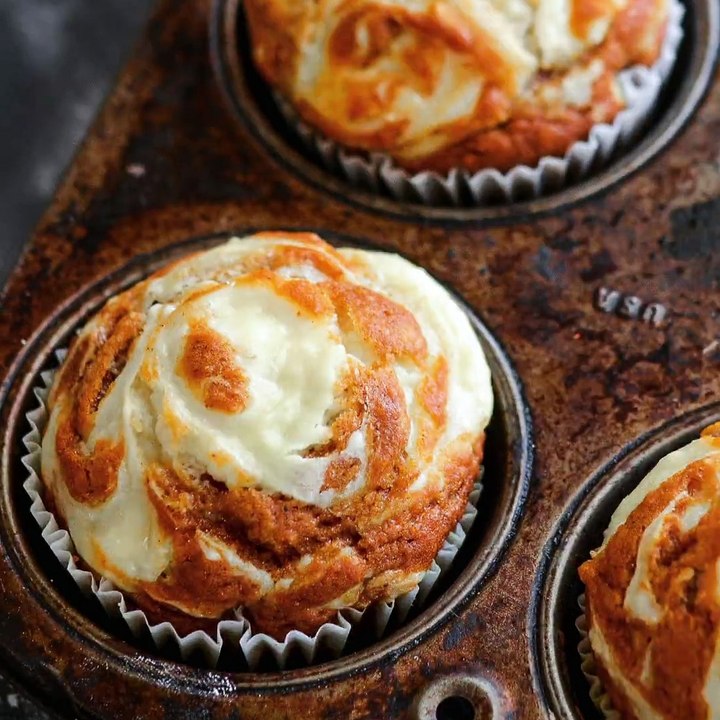 Pumpkin Cream Cheese Swirl Muffins