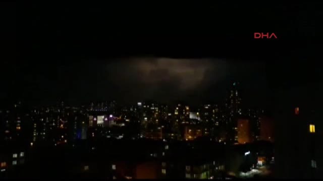 İstanbul'u Şimşekler Aydınlattı