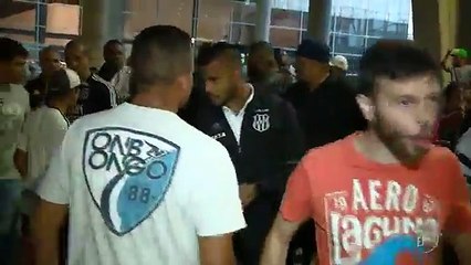 Hinchas Ponte Preta agreden jugadores Globo Esporte