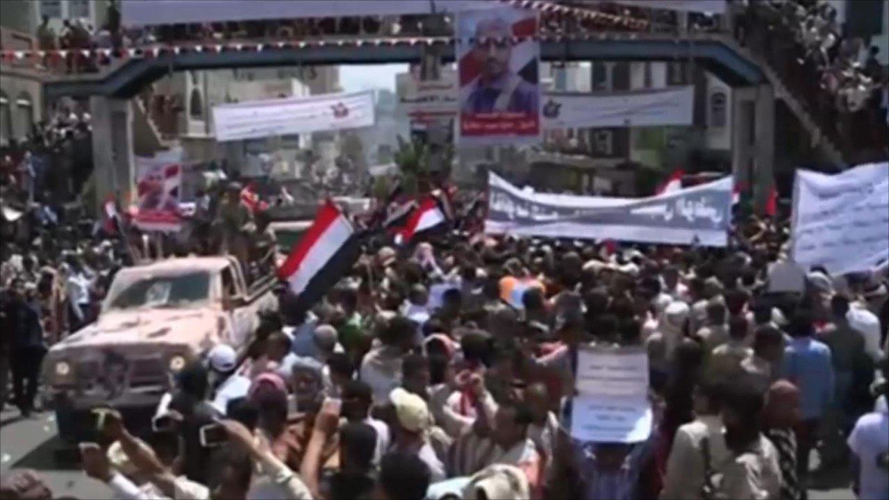 استقالة محافظ تعز لعدم صرف رواتب الموظفين