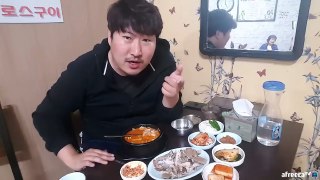 변호인 송강호?? 10년만에 다시 찾은 국밥집 먹방!! [흥삼] (17.4.16) Mukbang