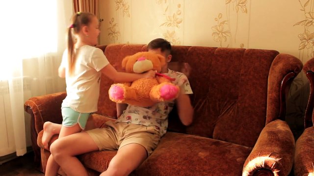 Bad babies fight! Bad kid steals chips to crying baby Johny Johny yes papa song & learn co