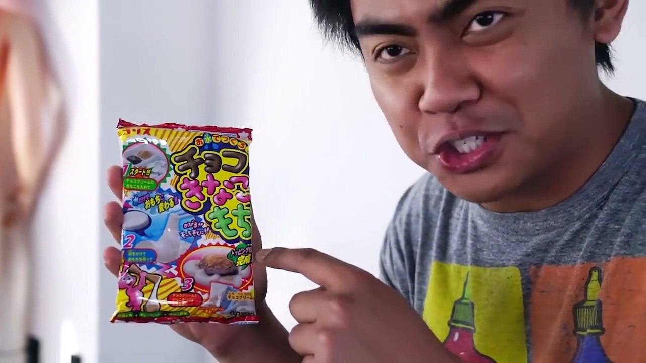 GUAVA JUICE TRIES JAPANESE SNACKS!-NEHI8VWGeiI