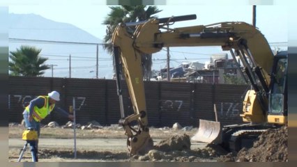 Construction starts on models of Mexico border wall