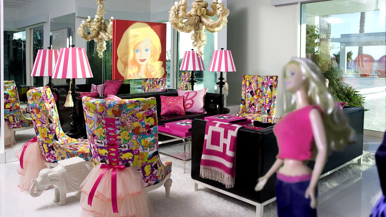 Boneca Barbie mostra sua nova casa novela da barbie em portugues kids toys