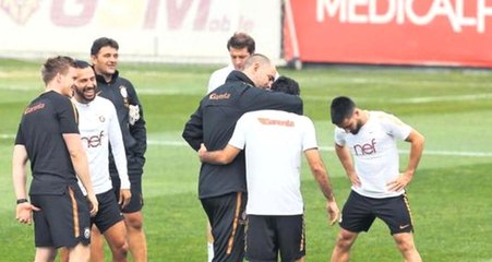 Galatasaray'da Tudor, Antrenmanda Taraftarın İstemediği Selçuk'a Sarıldı