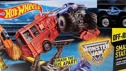 Hot Wheels MONSTER JAM Off-Road Smash-Up Station with BLUE THUNDER