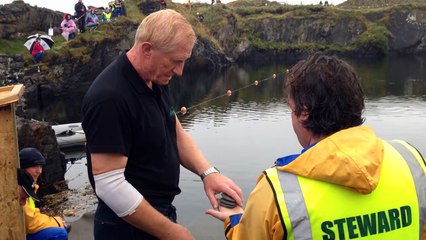 Championnat du monde... de ricochets de cailloux sur l'eau !