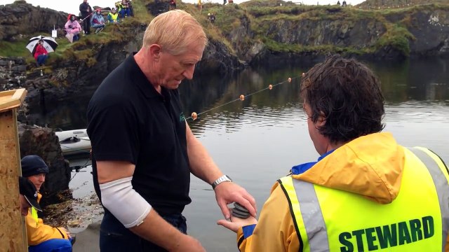 Championnat du monde... de ricochets de cailloux sur l'eau !
