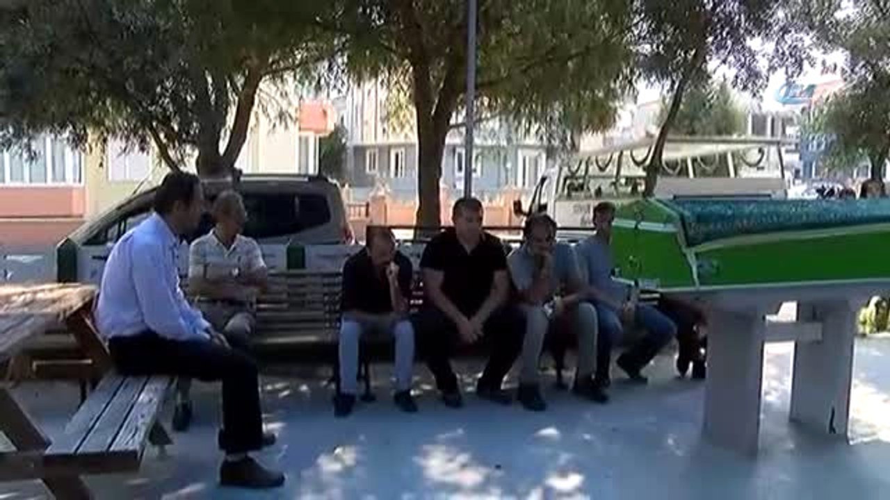 Okul Yolunda Silahlı Saldırıyla Hayatını Kaybeden Minik Zeynep Gözyaşlarıyla Uğurlandı