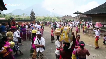 Indonesia alista aeropuertos ante posible erupción de volcán