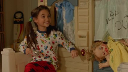 Stuck In The Middle - S 2 E 15 - Stuck with a Dangerous House