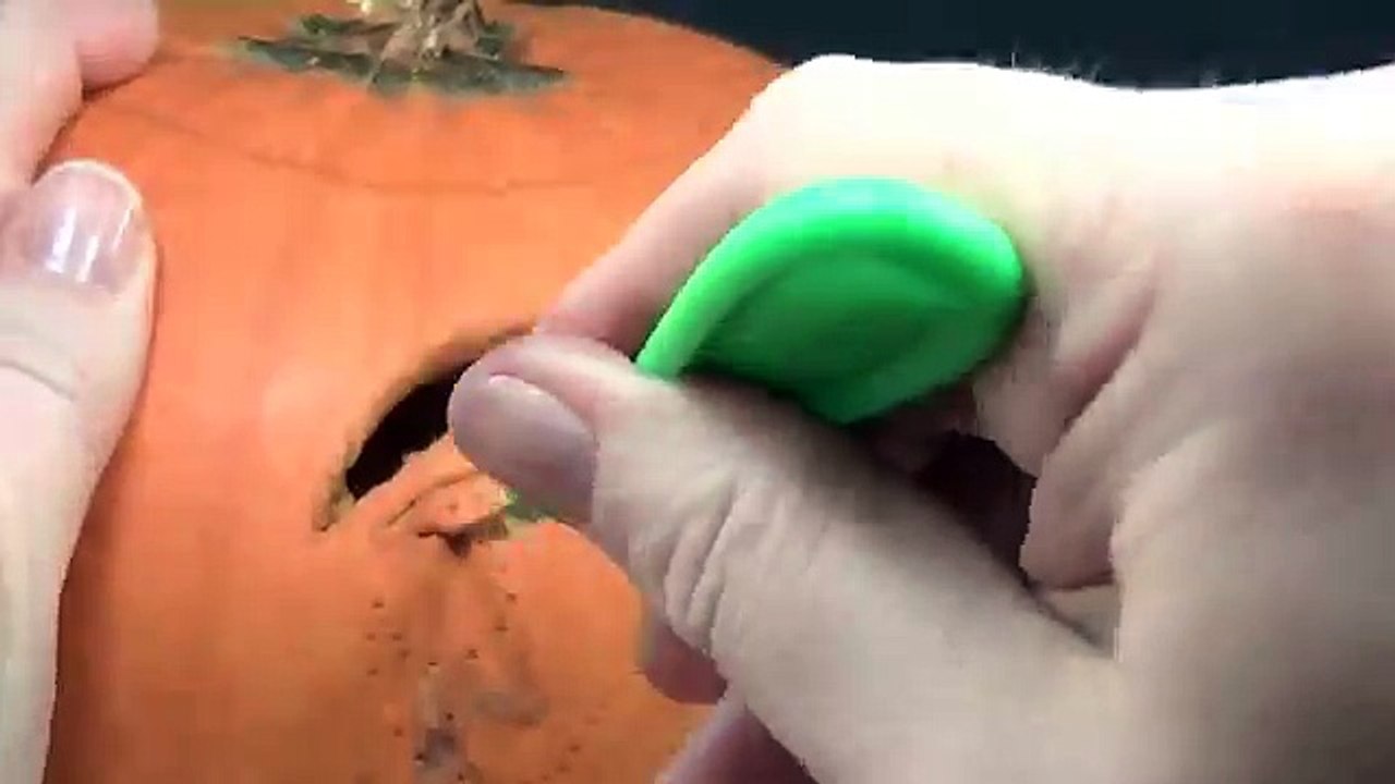 DIY How to make Halloween Pumpkin Olaf from Frozen - Awesome Toys TV