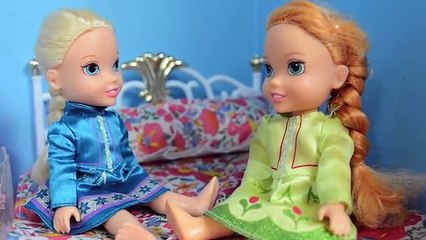 Anna And Elsa Swimming In SNOW! Elf On The Shelf Surprise! Part 2