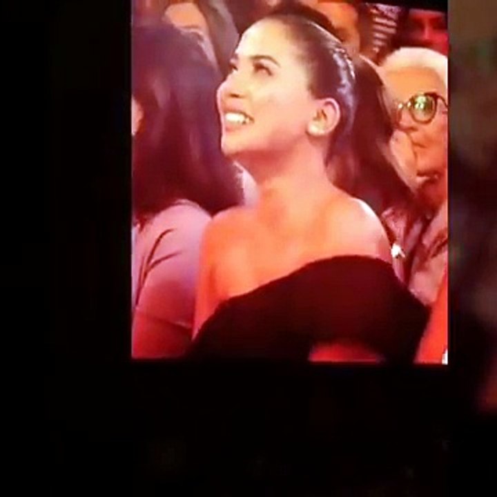 Tarkan Diz Çöktü, ve Harbiye Konserinde Eşi Pınarı Ağlattı